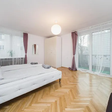 Sunshine Parkside Hideaway - 3 Bedroom - By Upstairs Krakow Exterior photo