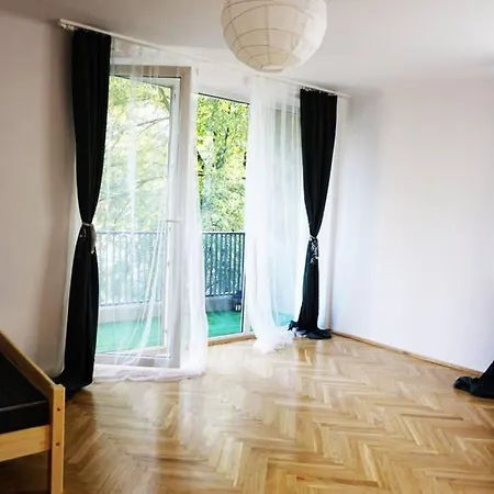 Sunshine Parkside Hideaway - 3 Bedroom - By Upstairs Krakow Exterior photo