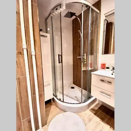 Sunshine Parkside Hideaway - 3 Bedroom - By Upstairs Krakow Exterior photo