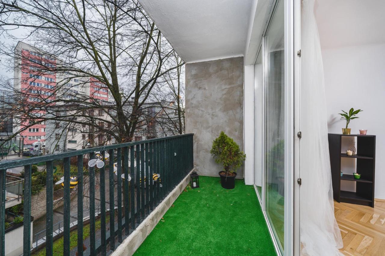 Sunshine Parkside Hideaway - 3 Bedroom - By Upstairs Krasków