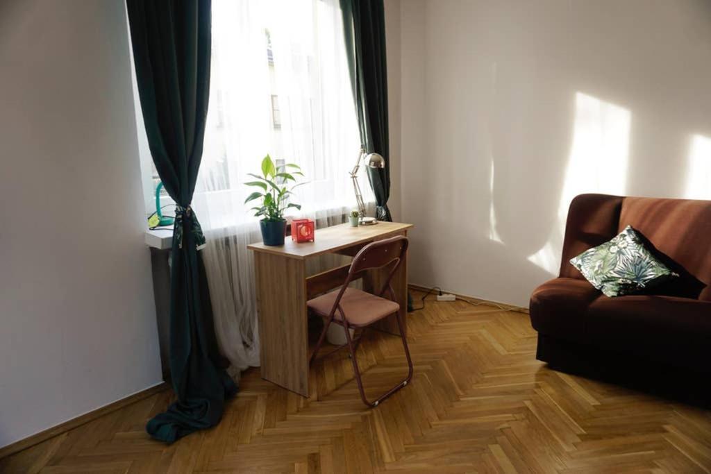 Sunshine Parkside Hideaway - 3 Bedroom - By Upstairs Leilighet