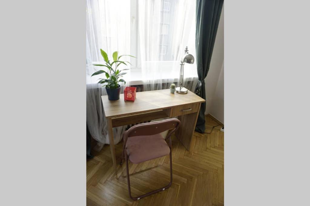 Sunshine Parkside Hideaway - 3 Bedroom - By Upstairs * Krasków